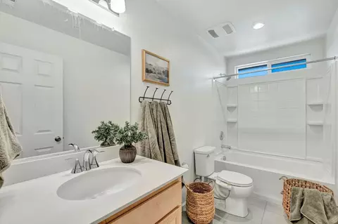 Bath - 6627 E Madison Ave, Fresno, CA 93727 photo 2 of 3