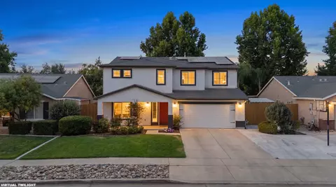2874 W Porter Ct, Visalia, CA 93291