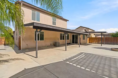 Exterior - 104 Corona Dr, Madera, CA 93638 photo 6 of 8