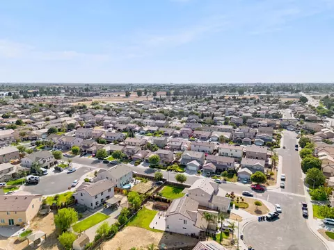View/Area - 104 Corona Dr, Madera, CA 93638 photo 6 of 12
