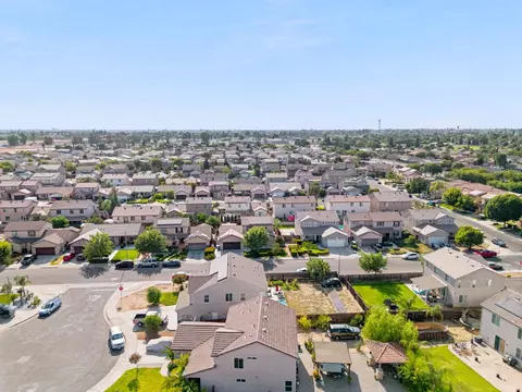 View/Area - 104 Corona Dr, Madera, CA 93638 photo 4 of 12