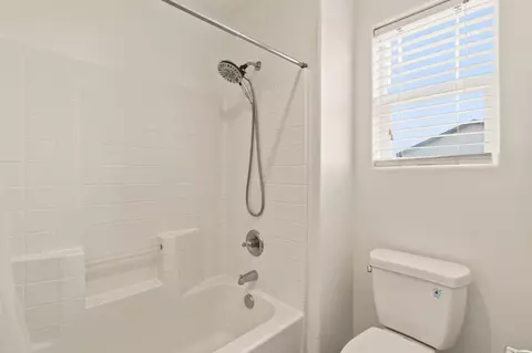 Bath - 104 Corona Dr, Madera, CA 93638 photo 3 of 3