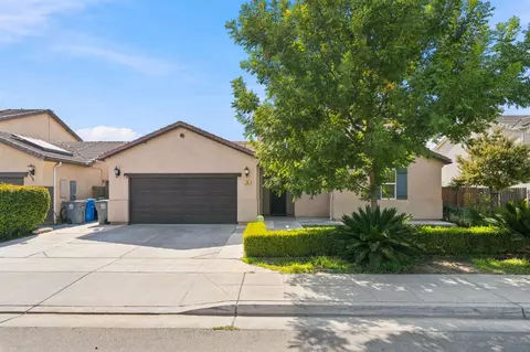 104 Corona Dr, Madera, CA 93638