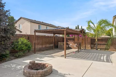 Exterior - 104 Corona Dr, Madera, CA 93638 photo 8 of 8