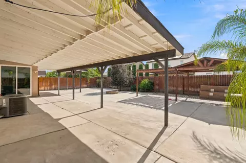 Exterior - 104 Corona Dr, Madera, CA 93638 photo 5 of 8