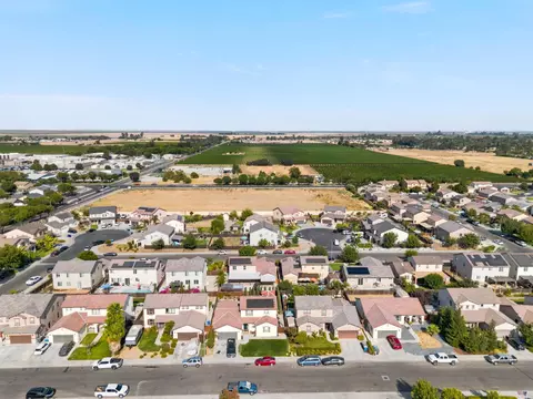 View/Area - 104 Corona Dr, Madera, CA 93638 photo 10 of 12