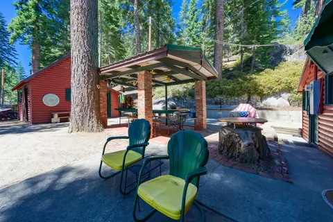 24 Bear Creek Ln, Lakeshore, CA 93664