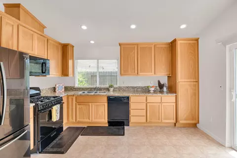 Kitchen - 362 Rh Dr, Merced, CA 95341 photo 2 of 4