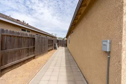 Entry Way - 362 Rh Dr, Merced, CA 95341 photo 2 of 2