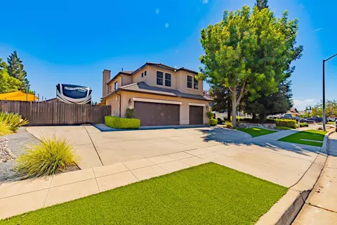 Exterior - 1283 Coventry Ave, Clovis, CA 93611 photo 10 of 20