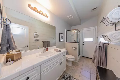 Bath - 1283 Coventry Ave, Clovis, CA 93611 photo 7 of 7