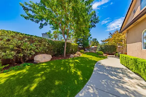 Exterior - 1283 Coventry Ave, Clovis, CA 93611 photo 15 of 20