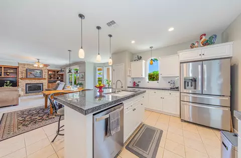 Kitchen - 1283 Coventry Ave, Clovis, CA 93611 photo 5 of 9