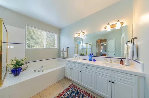 Bath - 1283 Coventry Ave, Clovis, CA 93611 photo 3 of 7