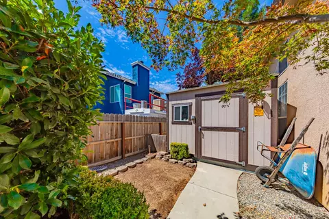 Exterior - 1283 Coventry Ave, Clovis, CA 93611 photo 17 of 20