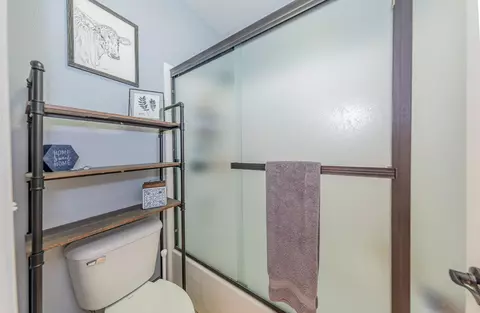 Bath - 1283 Coventry Ave, Clovis, CA 93611 photo 2 of 7
