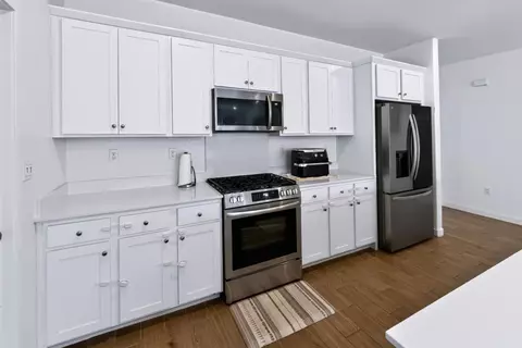 Kitchen - 2642 Highland Ave, Clovis, CA 93619 photo 2 of 3