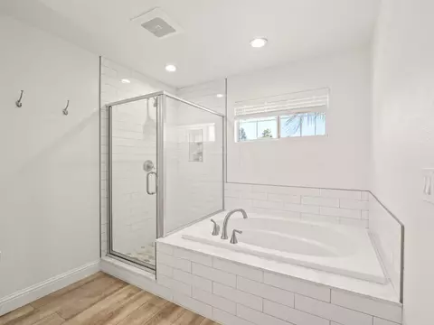 Bath - 1897 Goshen Ave, Clovis, CA 93611 photo 2 of 10
