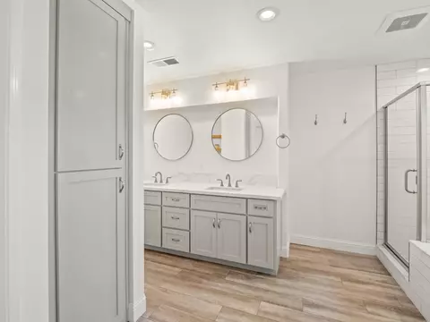 Bath - 1897 Goshen Ave, Clovis, CA 93611 photo 1 of 10