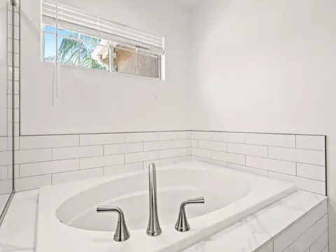 Bath - 1897 Goshen Ave, Clovis, CA 93611 photo 6 of 10