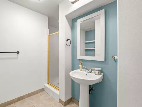 Bath - 1897 Goshen Ave, Clovis, CA 93611 photo 10 of 10