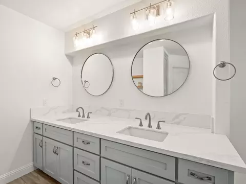 Bath - 1897 Goshen Ave, Clovis, CA 93611 photo 3 of 10