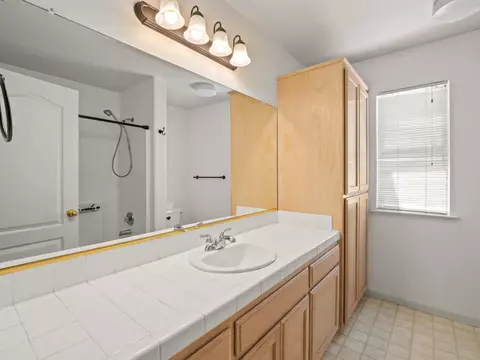 Bath - 1897 Goshen Ave, Clovis, CA 93611 photo 7 of 10