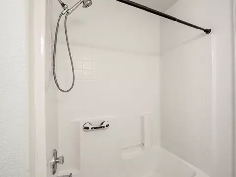Bath - 1897 Goshen Ave, Clovis, CA 93611 photo 9 of 10
