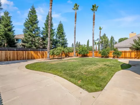 Exterior - 1897 Goshen Ave, Clovis, CA 93611 photo 4 of 5