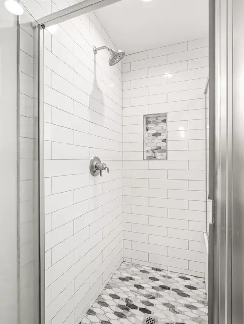 Bath - 1897 Goshen Ave, Clovis, CA 93611 photo 5 of 10