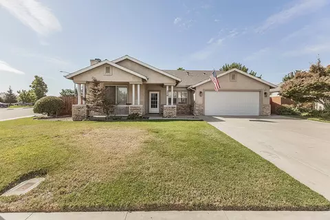 376 W Orange St, Kingsburg, CA 93631
