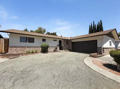 Exterior - 441 W 10th St, Gilroy, CA 95020 photo 2 of 14