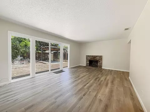 Living - 441 W 10th St, Gilroy, CA 95020 photo 1 of 4