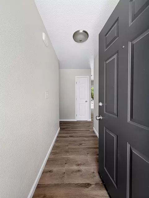 Entry Way - 441 W 10th St, Gilroy, CA 95020 photo 2 of 4