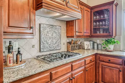 Kitchen - 526 W Powers, Clovis, CA 93619 photo 4 of 7
