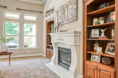 Living - 526 W Powers, Clovis, CA 93619 photo 5 of 7