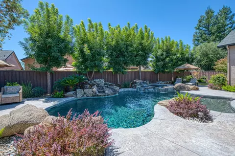 Exterior - 526 W Powers, Clovis, CA 93619 photo 8 of 8