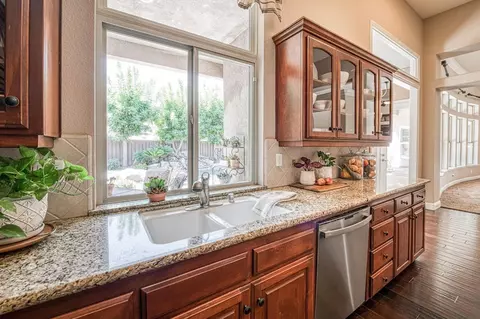 Kitchen - 526 W Powers, Clovis, CA 93619 photo 6 of 7