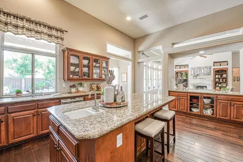 Kitchen - 526 W Powers, Clovis, CA 93619 photo 5 of 7