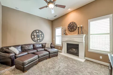 Living - 526 W Powers, Clovis, CA 93619 photo 7 of 7
