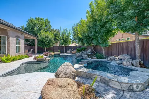 Exterior - 526 W Powers, Clovis, CA 93619 photo 4 of 8