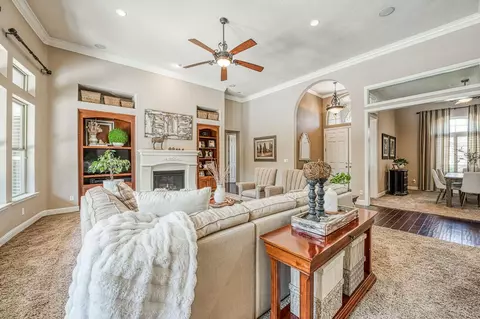 Living - 526 W Powers, Clovis, CA 93619 photo 4 of 7