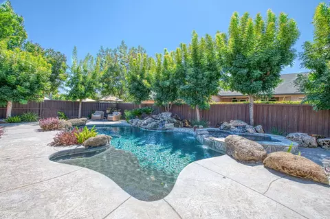 Exterior - 526 W Powers, Clovis, CA 93619 photo 3 of 8