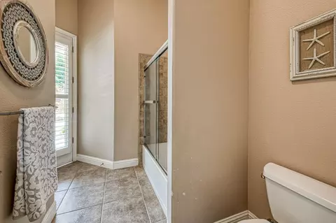 Bath - 526 W Powers, Clovis, CA 93619 photo 3 of 6