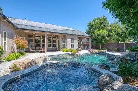 Exterior - 526 W Powers, Clovis, CA 93619 photo 5 of 8