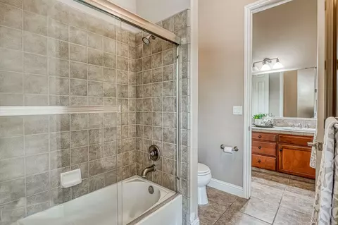 Bath - 526 W Powers, Clovis, CA 93619 photo 4 of 6