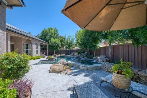 Exterior - 526 W Powers, Clovis, CA 93619 photo 7 of 8