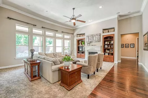 Living - 526 W Powers, Clovis, CA 93619 photo 3 of 7