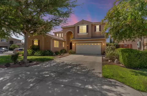 8553 N Ann Ave, Fresno, CA 93720