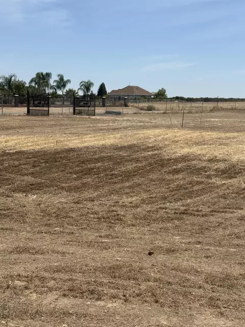 21196 Lomita, Madera, CA 93638 photo 2